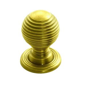 Fingertip Queen Anne Reeded Cupboard Knob (28mm OR 35mm), Polished Brass