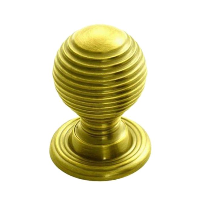 Fingertip Queen Anne Reeded Cupboard Knob (28mm OR 35mm), Polished Brass