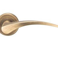 Serozzetta Olivier Door Handles On Round Rose – Antique Brass (sold in pairs)