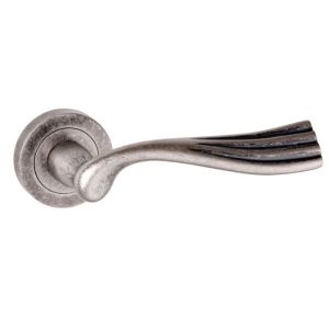 Atlantic Old English Richmond, Distressed Silver Door Handles – OE-110 DS (sold in pairs)