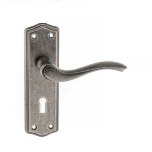 Atlantic Warwick Old English Door Handles On Backplate, Distressed Silver – OE178DS (sold in pairs)