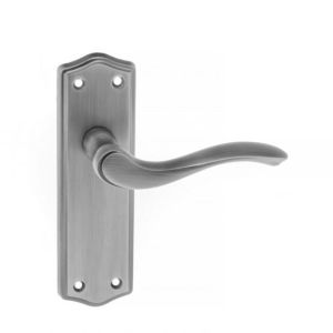 Atlantic Warwick Old English Door Handles On Backplate, Matt Gun Metal – OE178MBN (sold in pairs)