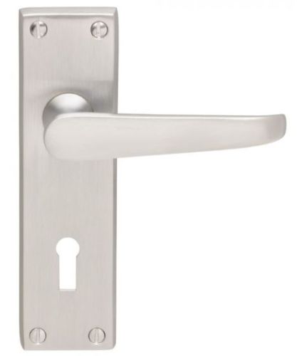 Carlisle Brass M30SC Victorian Lever On Backplate – Lock 57mm C/C Satin Chrome