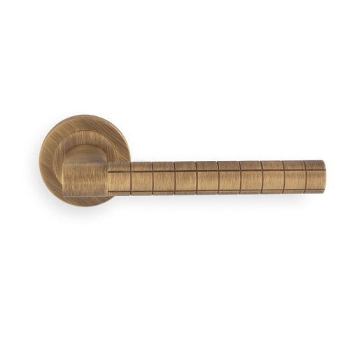Carlisle Brass Manital Hey Quadra Door Handles On Round Rose – HQ5 (sold in pairs)