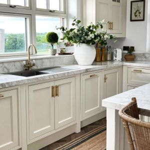 Frelan Hoxton Sturt Cabinet Handle on Back Plate 224mm cc Satin Brass HOX460SB-HOX5060SB