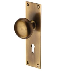 Heritage Brass Balmoral Low Profile Door Knobs On Backplate, Antique Brass (sold in pairs)