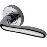 Heritage Brass Columbus Polished Chrome Door Handles On Round Rose   (sold in pairs)