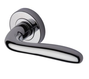 Heritage Brass Columbus Polished Chrome Door Handles On Round Rose   (sold in pairs)