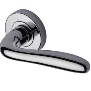 Heritage Brass Columbus Polished Chrome Door Handles On Round Rose (sold in pairs)