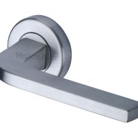 Heritage Brass Bellagio Satin Chrome Door Handles On Round Rose (sold in pairs)
