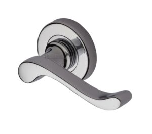 Heritage Brass Bedford Polished Chrome Door Handles On Round Rose   (sold in pairs)