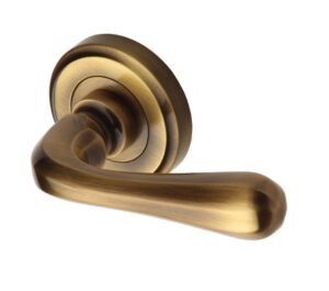 Heritage Brass Charlbury Antique Brass Door Handles On Round Rose