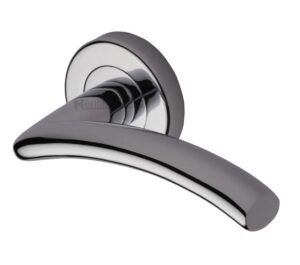 Heritage Brass Centaur Polished Chrome Door Handles On Round Rose (sold in pairs)